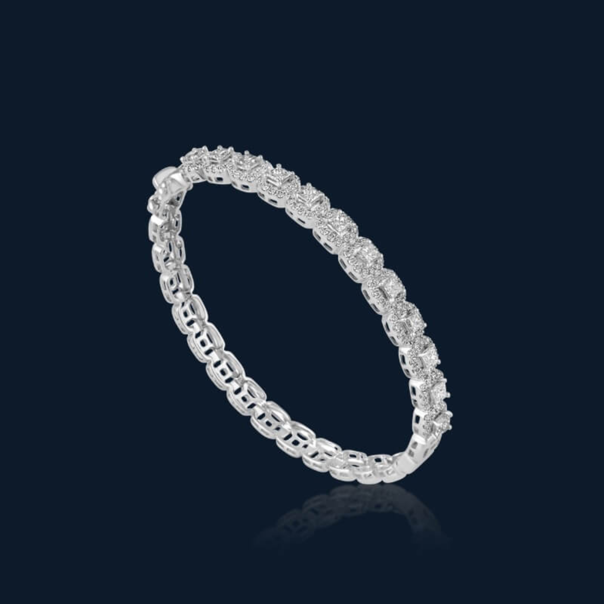 Bracelet in 14kt white gold with Princess & Round Brilliant cut diamonds