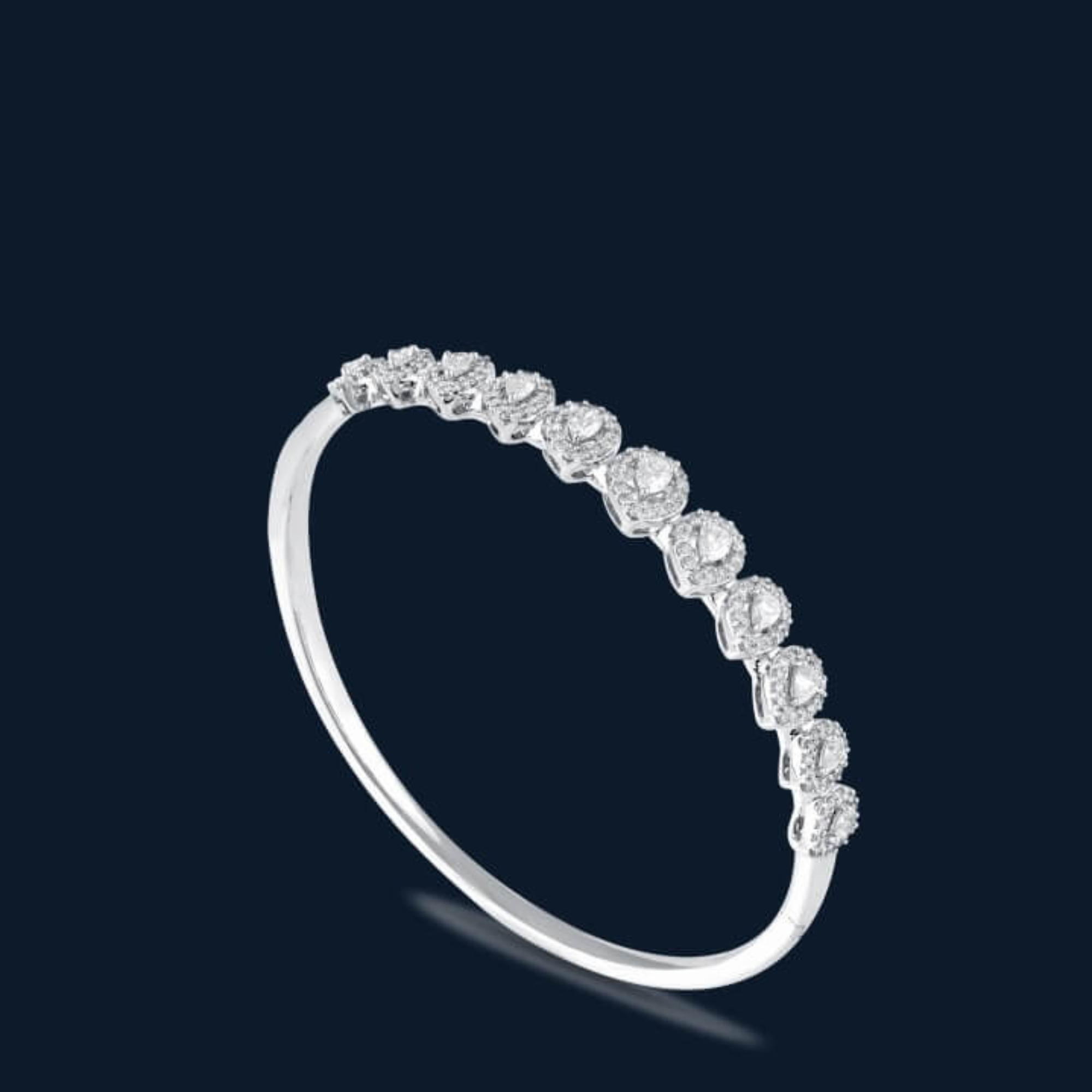 Bracelet in 14kt white gold with Pear & Round Brilliant cut diamonds