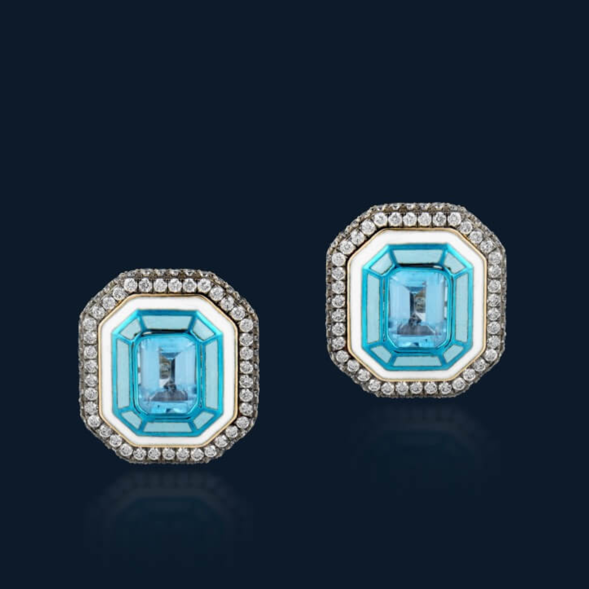 Earrings in 18kt yellow gold with Round Brilliant cut diamonds studded with Blue Topaz