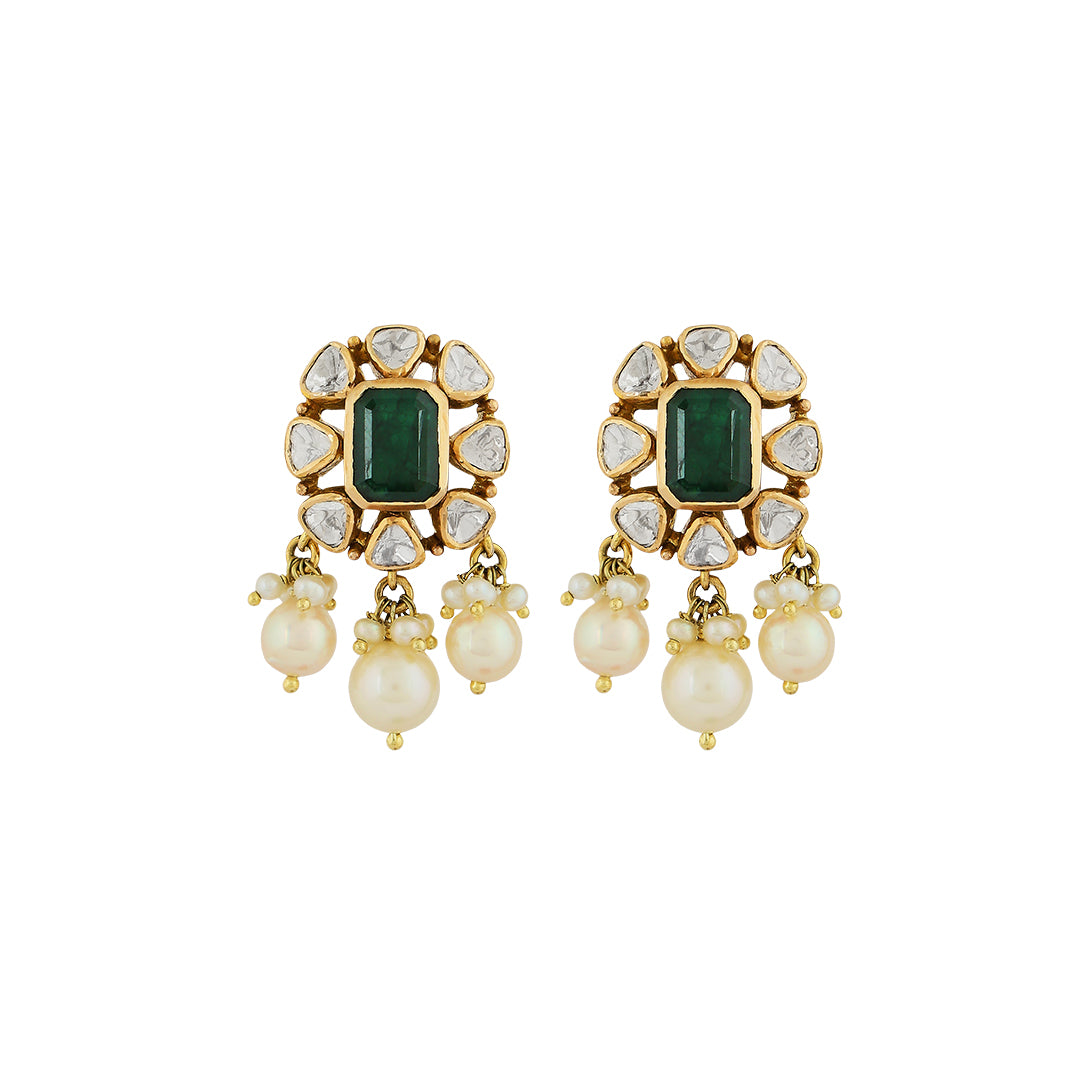 Necklace set in 14kt yellow gold polki with precious emerald and pearls