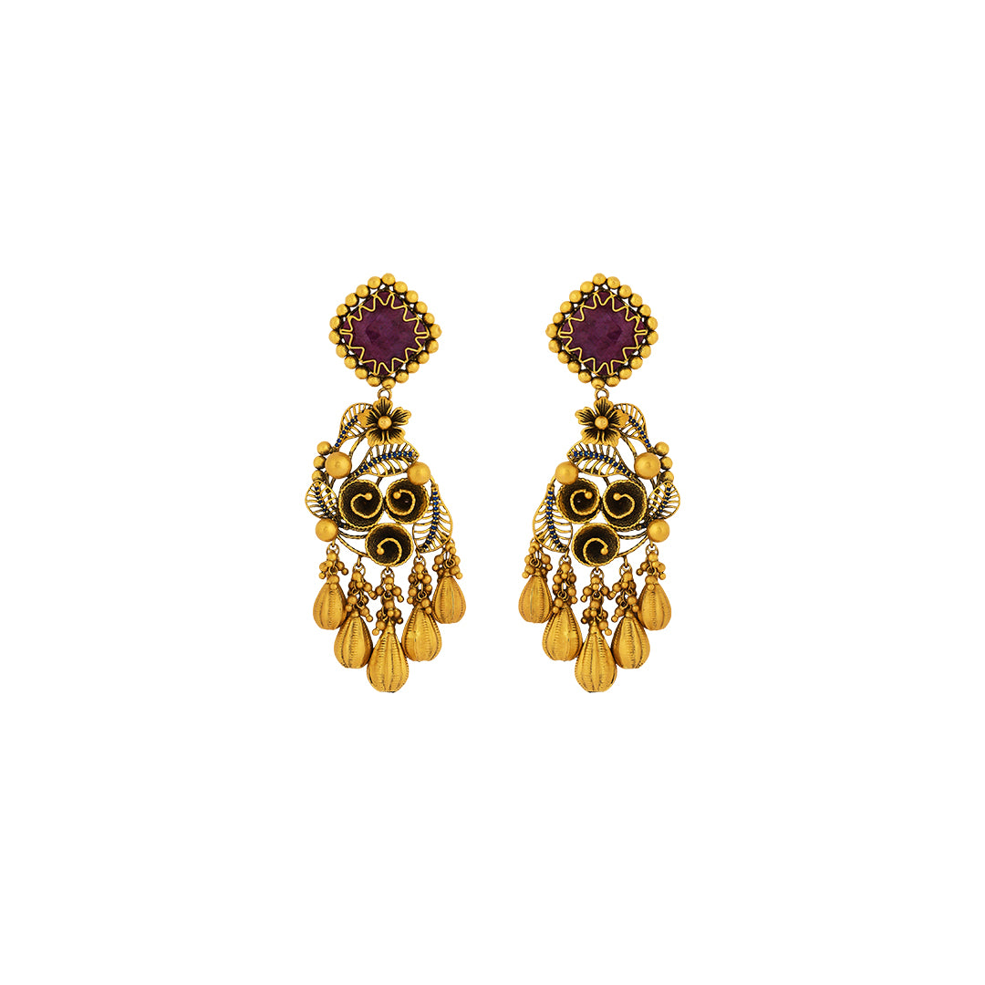 Necklace set in 22kt antique gold with emerald, ruby, and blue sapphire.