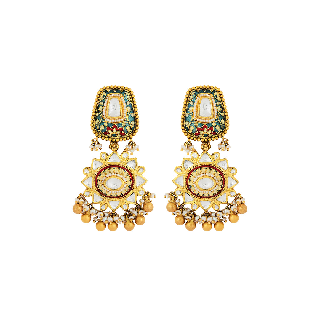 Necklace set in 22kt Antique gold, with enamel and kundan touch.