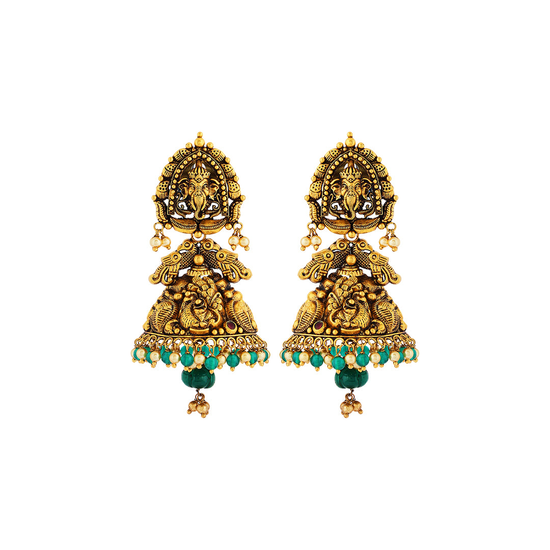 Necklace set in 22kt temple Antique gold, with emerald and pearl.