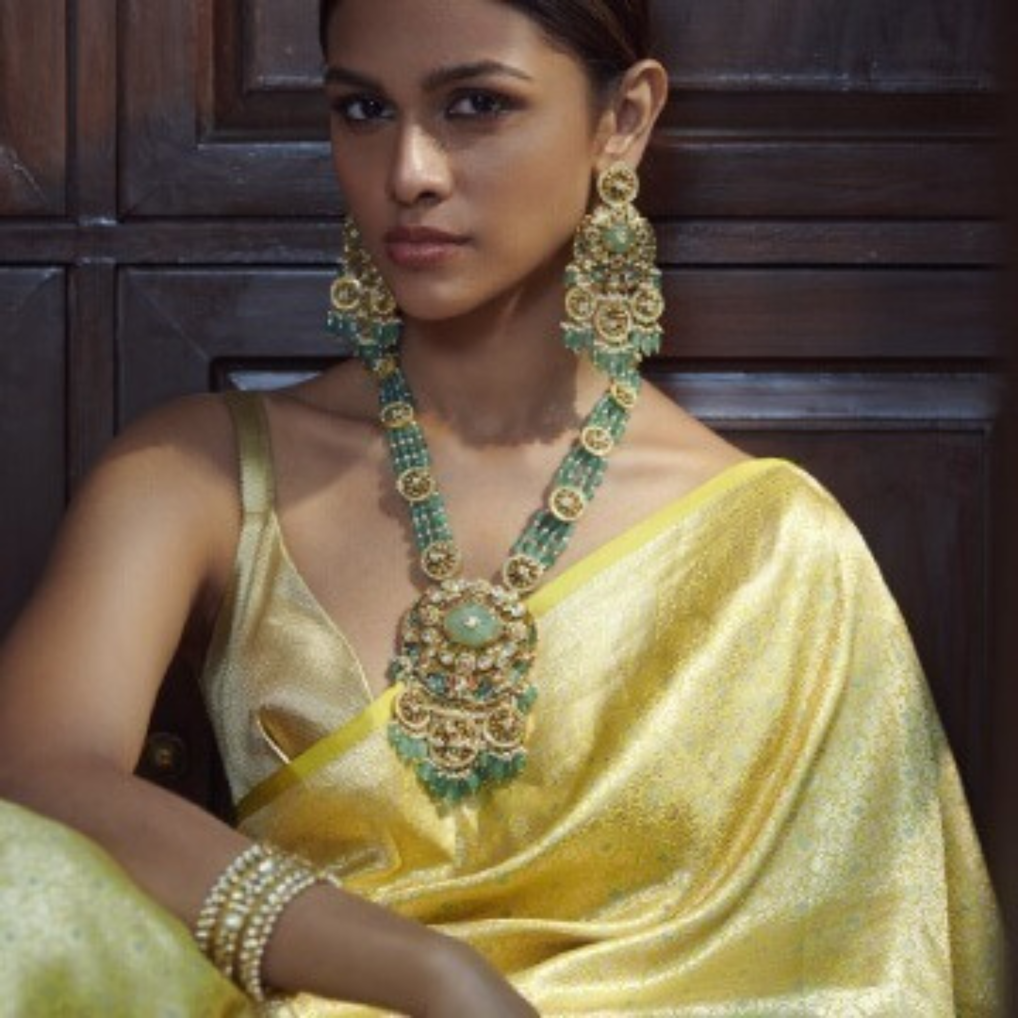 Necklace set in 22kt antique gold with precious emeralds & pearls