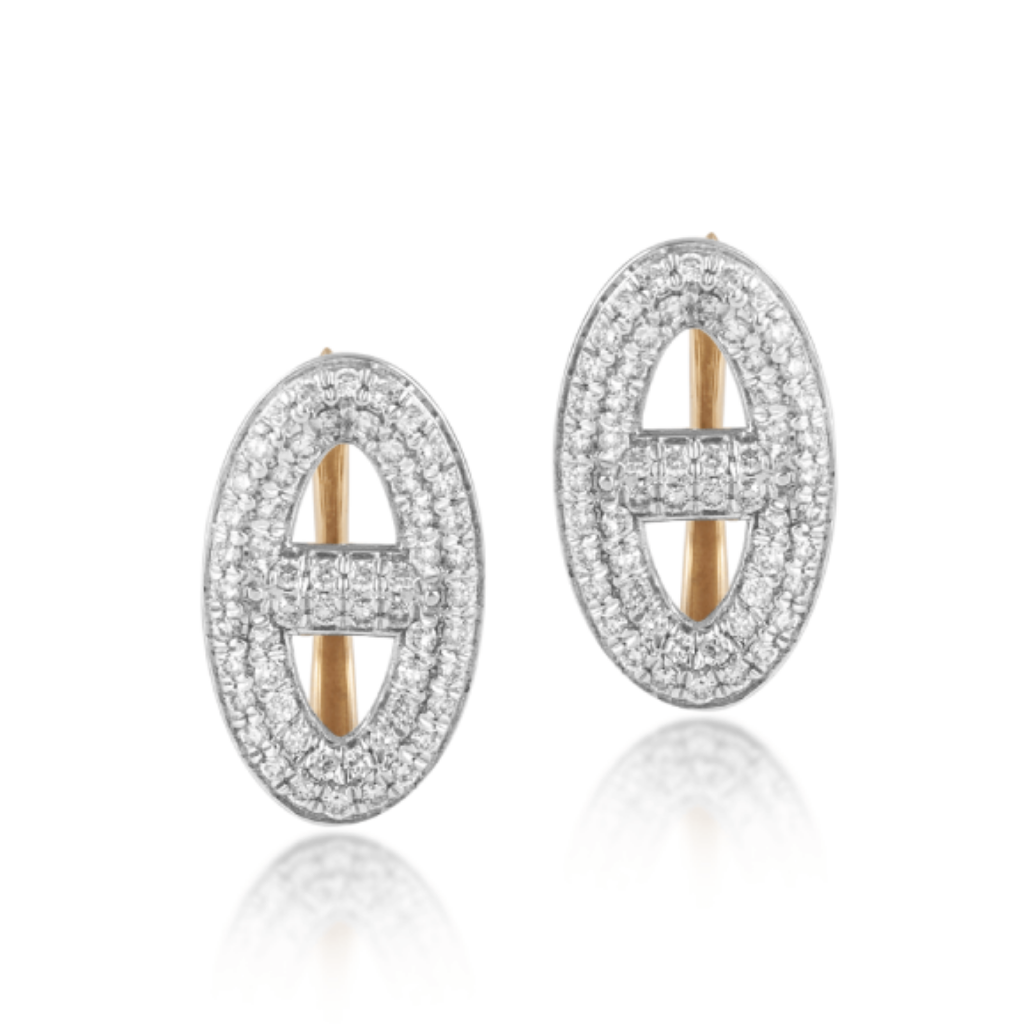 Earrings in 18 kt Yellow gold with Round Brilliant cut diamonds.