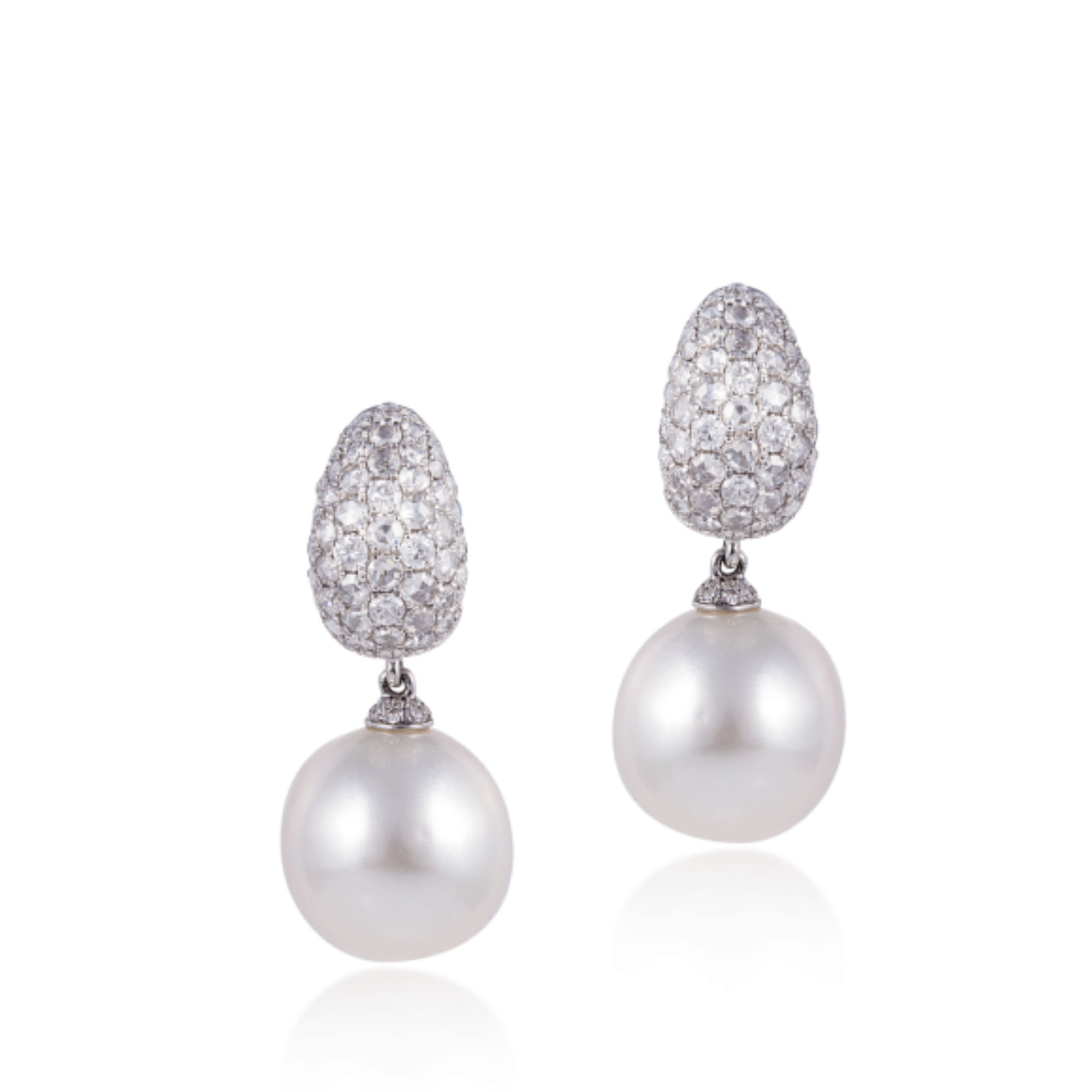 Earrings in 18kt White gold with Round Brilliant cut diamonds & Pearls.