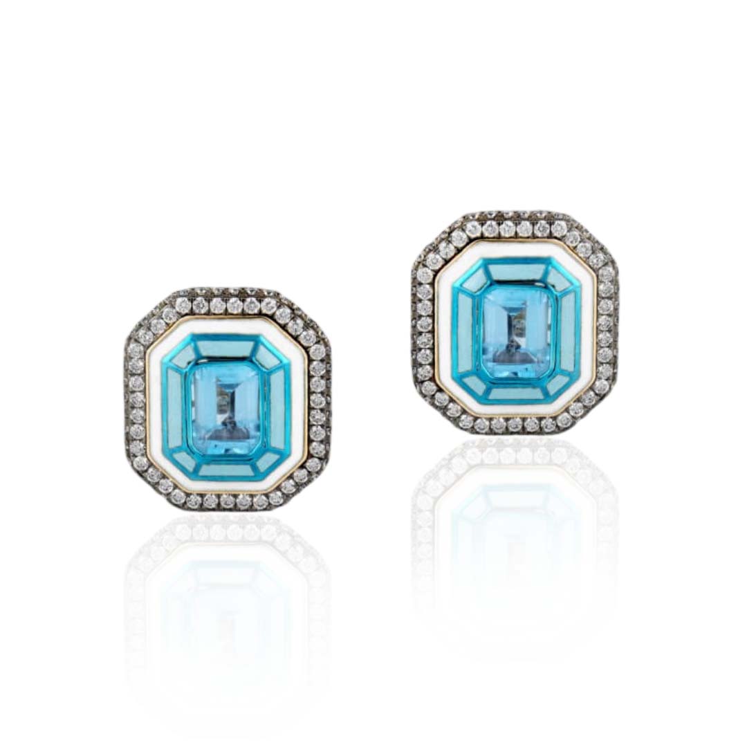 Earrings in 18kt yellow gold with Round Brilliant cut diamonds studded with Blue Topaz