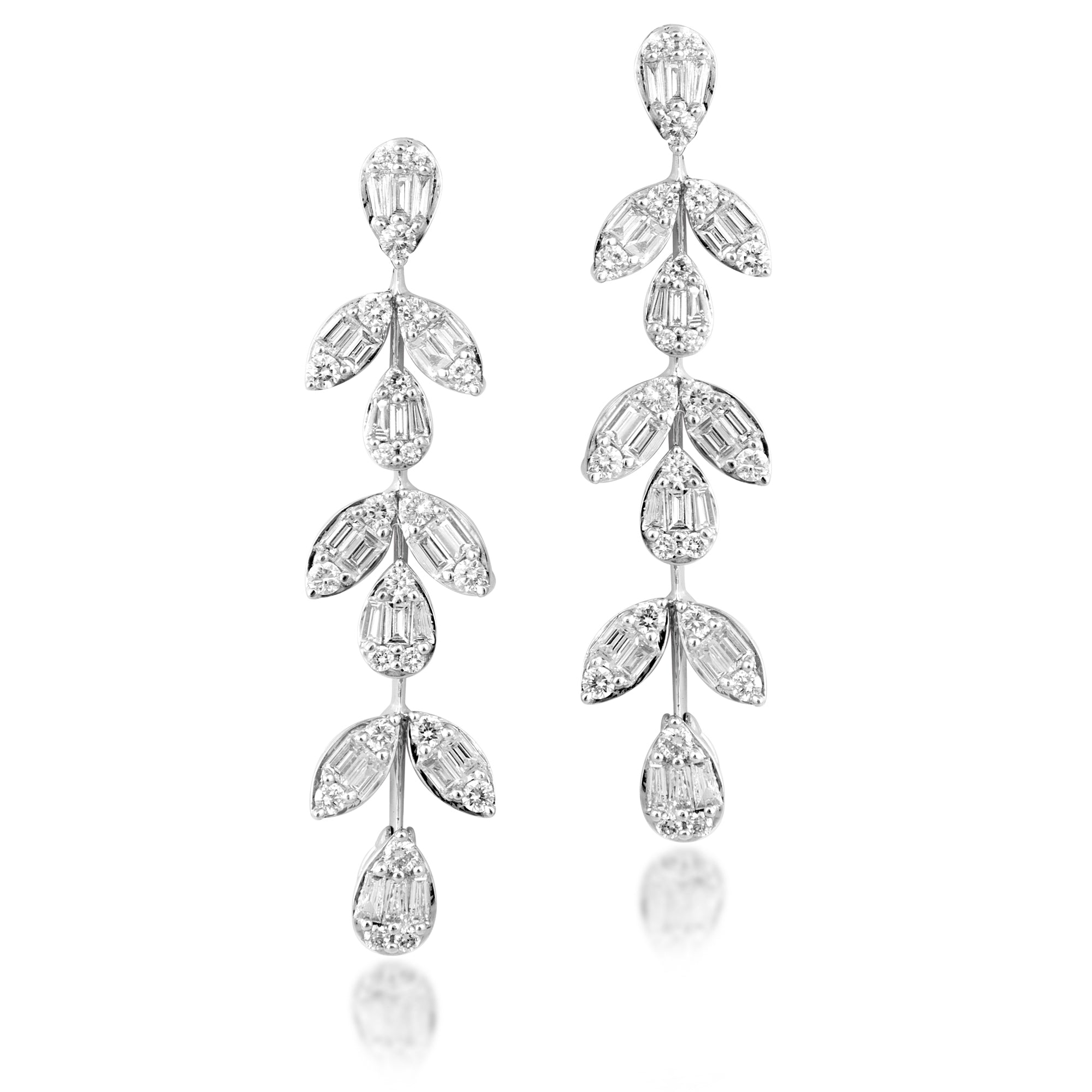 14 kt White Gold Diamond Earrings with Round Brilliant, & Baguettes.