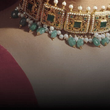 Choker set in 22kt gold with pearls & semi-precious green gemstones