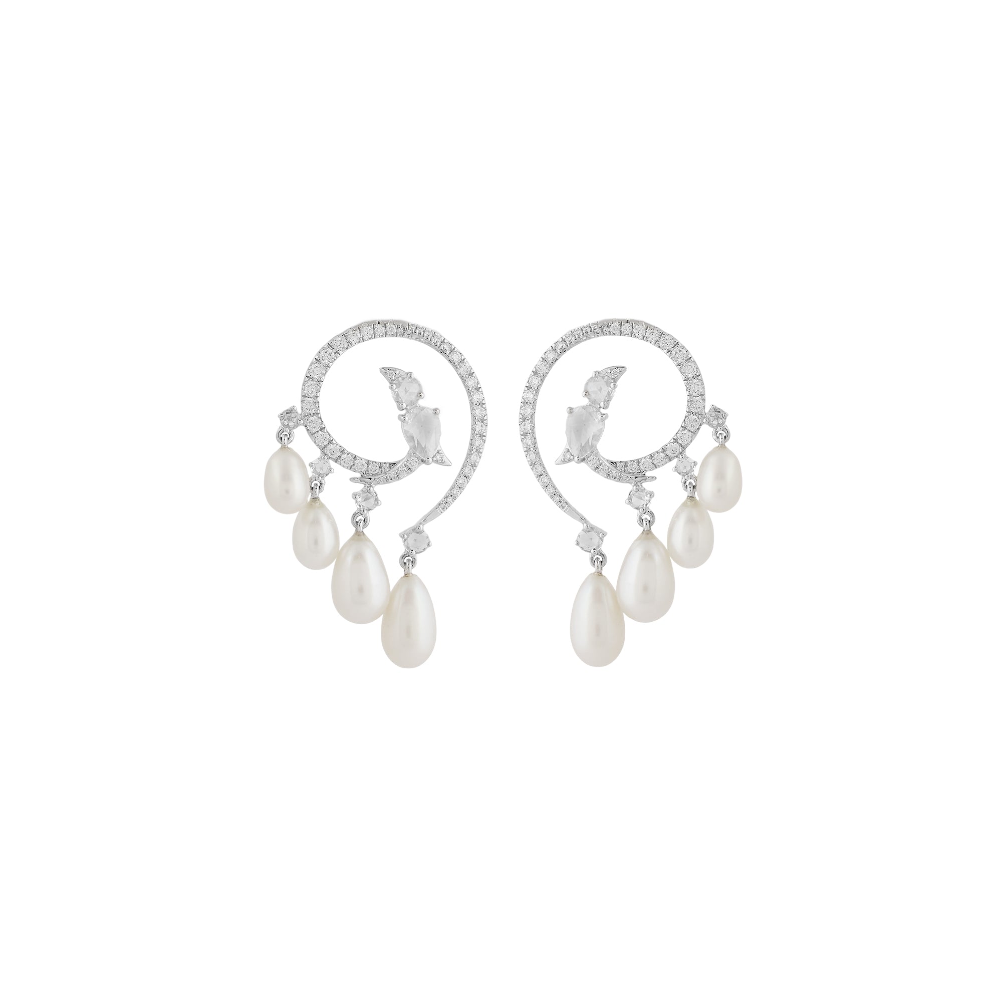 Earrings in 18kt white gold with brilliant round and rose cut diamonds with pearls.