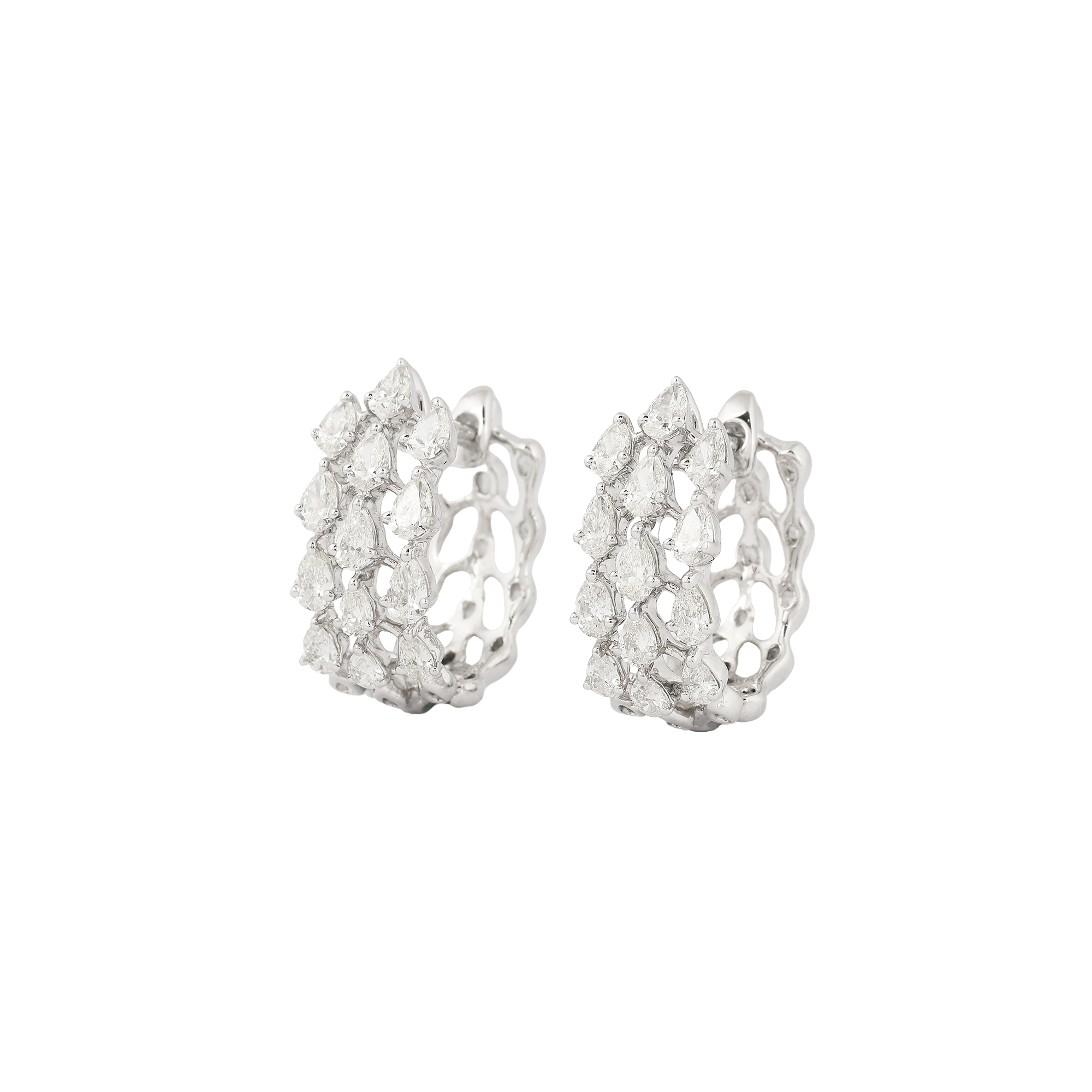 Earring in 18kt white gold with pear shape diamonds.