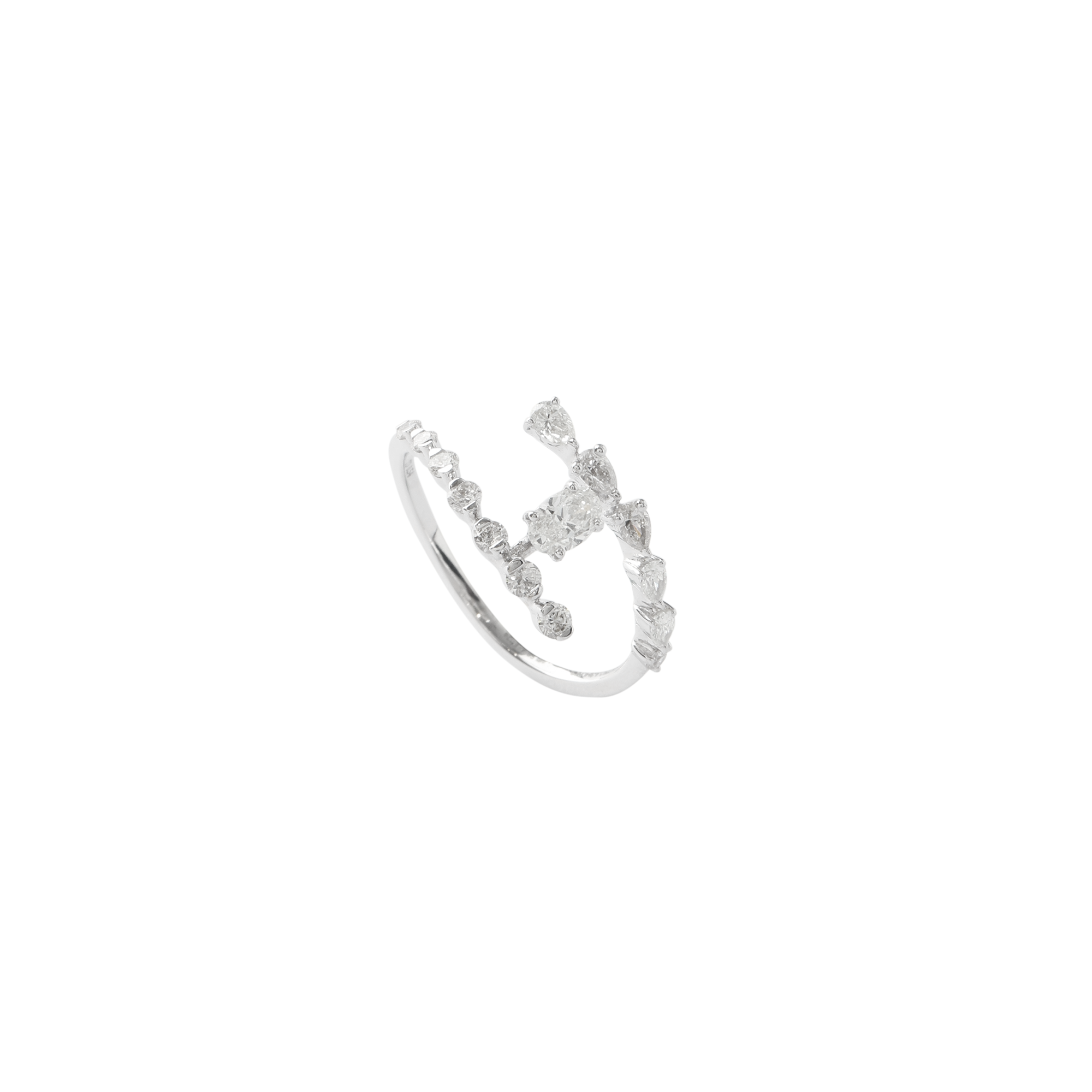 Ring in 18kt white gold with Oval cut, brilliant round and pear shaped diamonds.