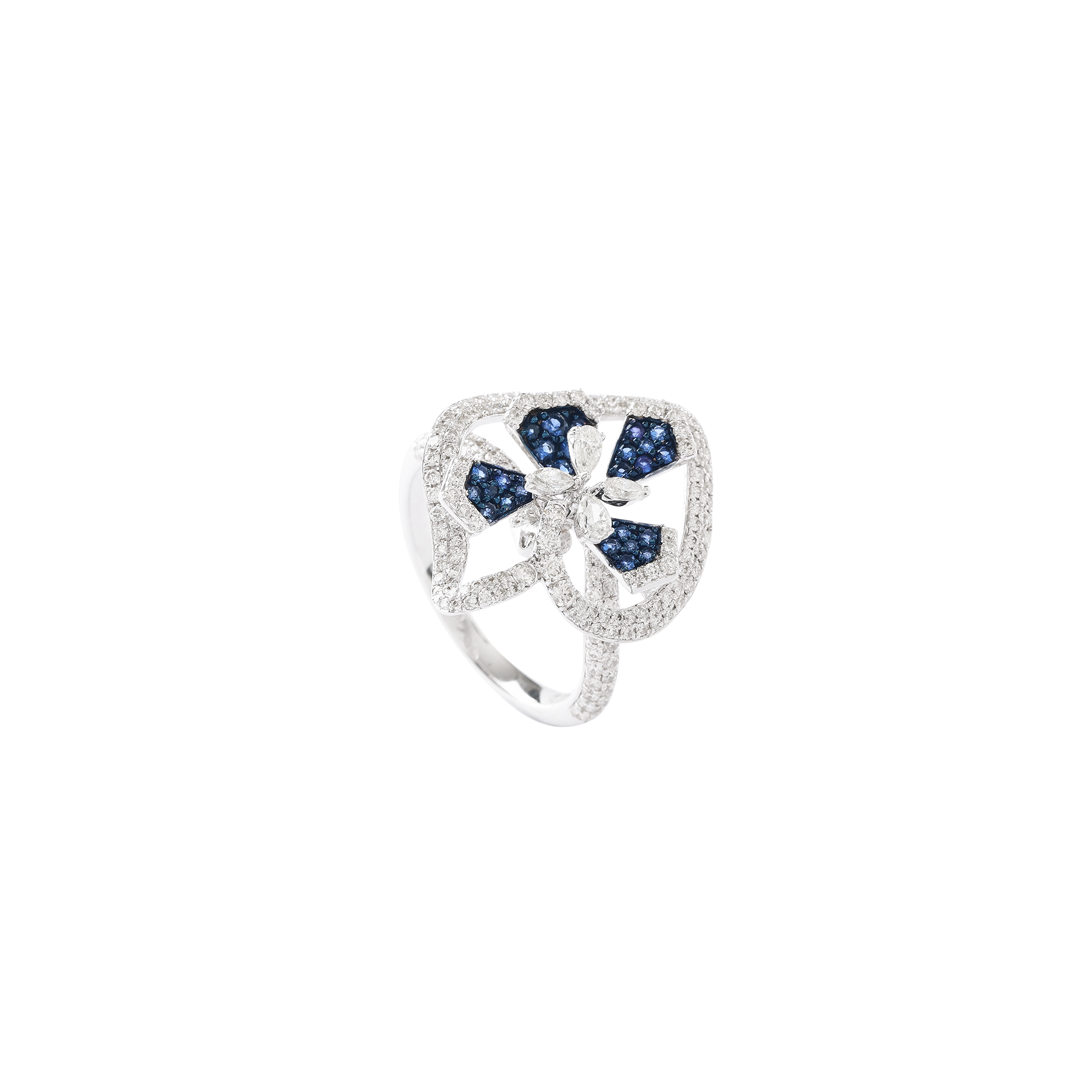 Ring in 18kt white gold with brilliant round cut diamonds, pear and marquise shaped diamonds, with semi precious sapphire.
