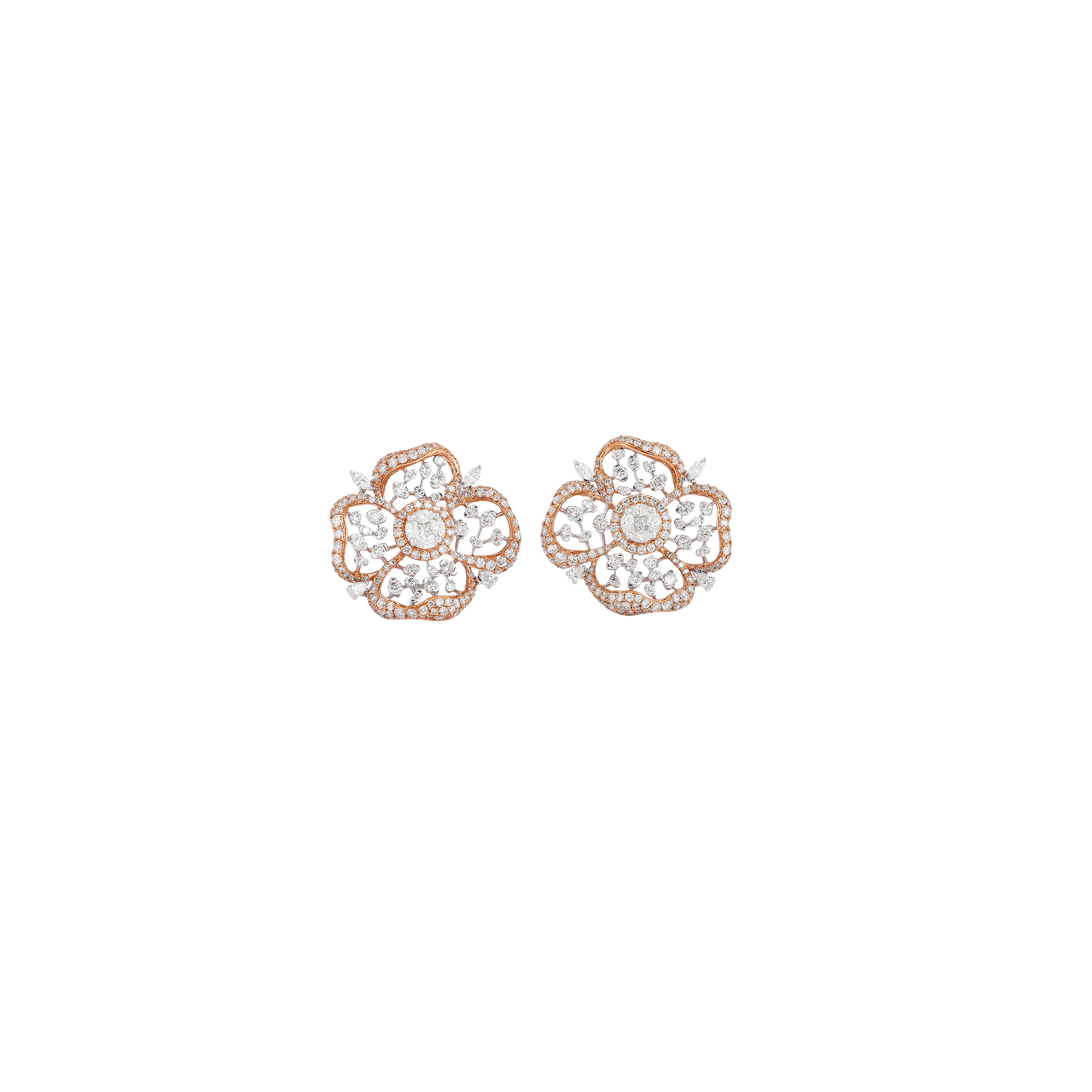 Earring in 18kt rose gold with brilliant round and pear shape, maquise and a princess cut diamond.