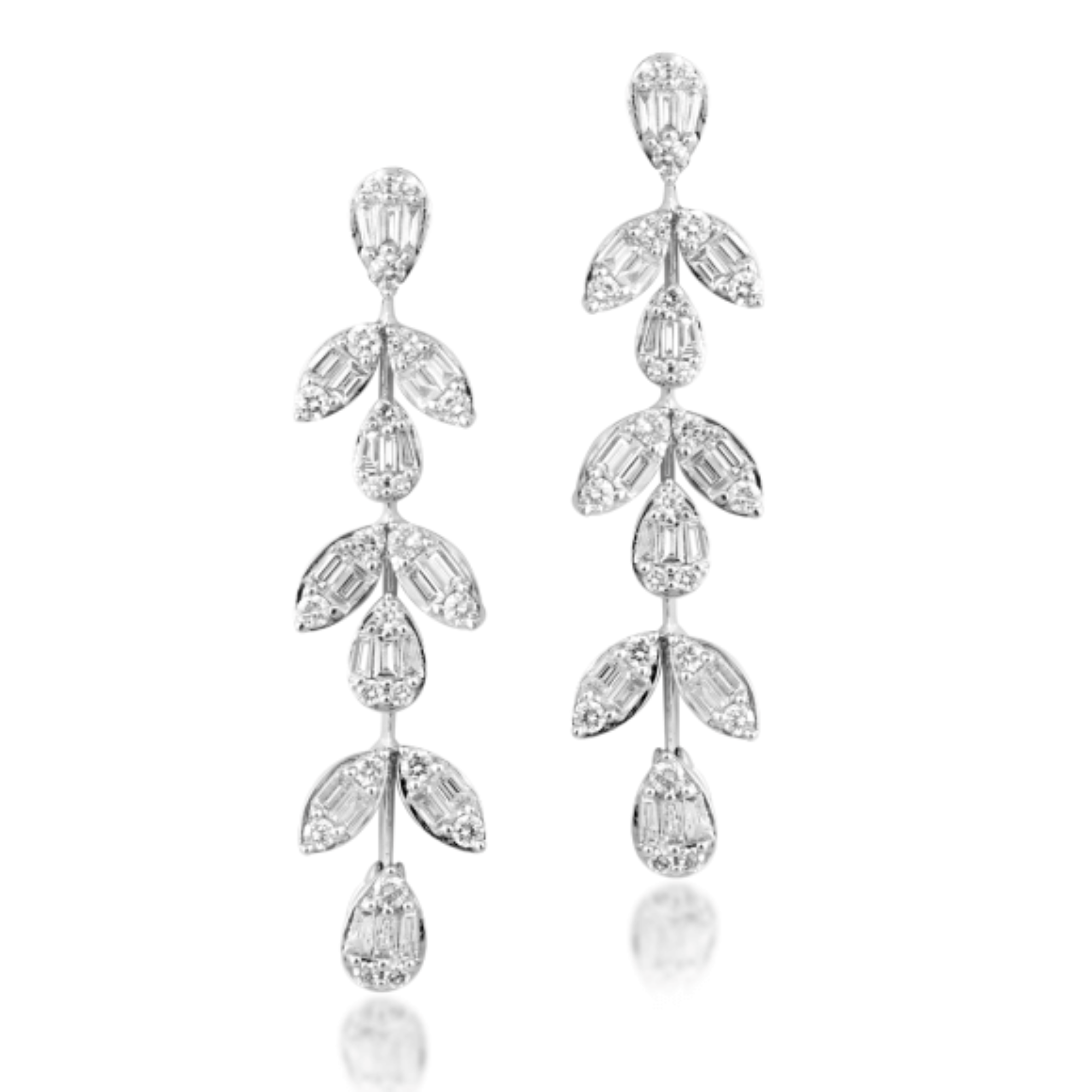 14 kt White Gold Diamond Earrings with Round Brilliant, & Baguettes.